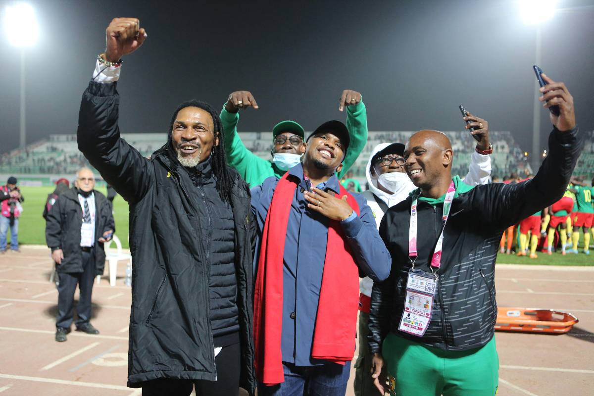 samuel etoo celèbre la qualification du cameroun pour la coupe du monde du qatar 2022